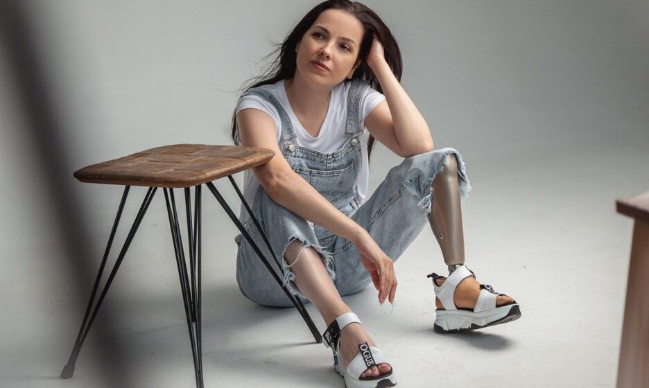 girl-protez.jpg Девушка с протезом ноги